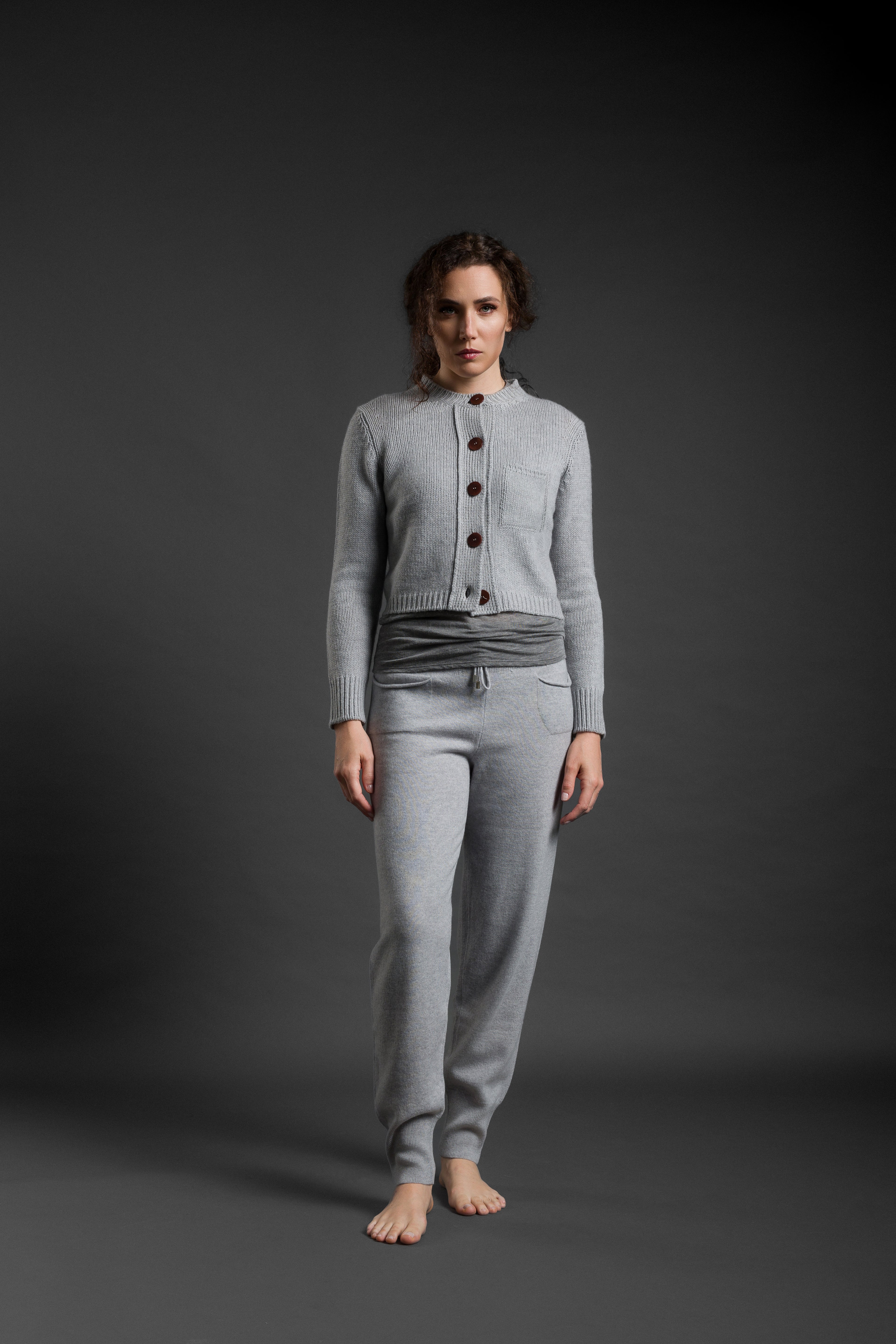 Jogging pants in cashmere, fine knitted with pockets at front