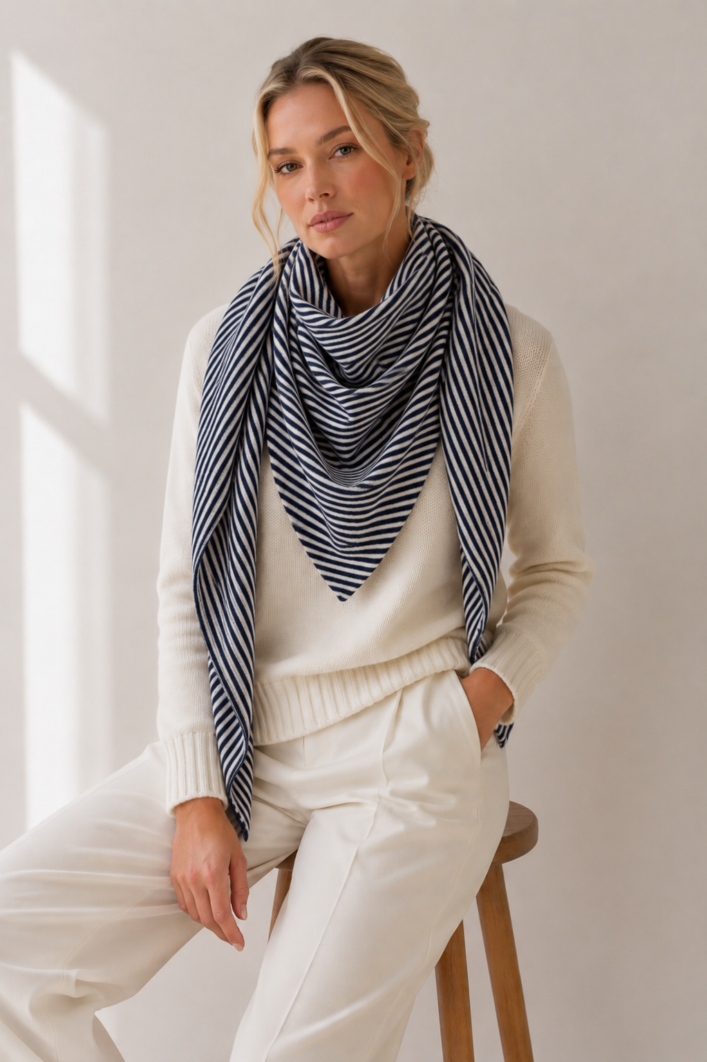 "Garda" big triangular plain and striped